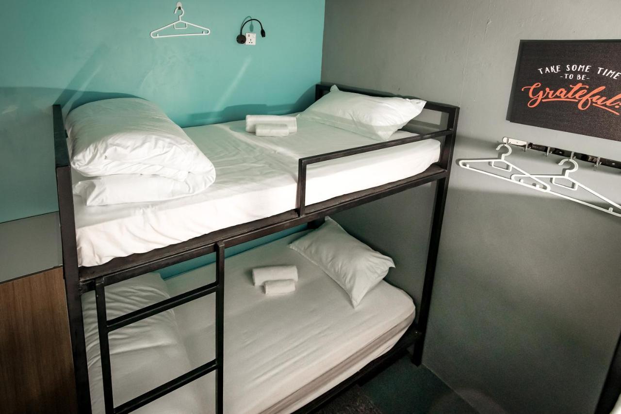 Vibrant Hostel Kota Kinabalu Ngoại thất bức ảnh