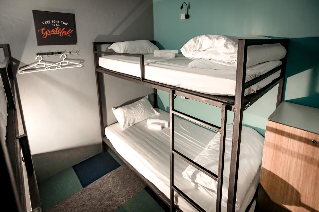 Vibrant Hostel Kota Kinabalu Ngoại thất bức ảnh